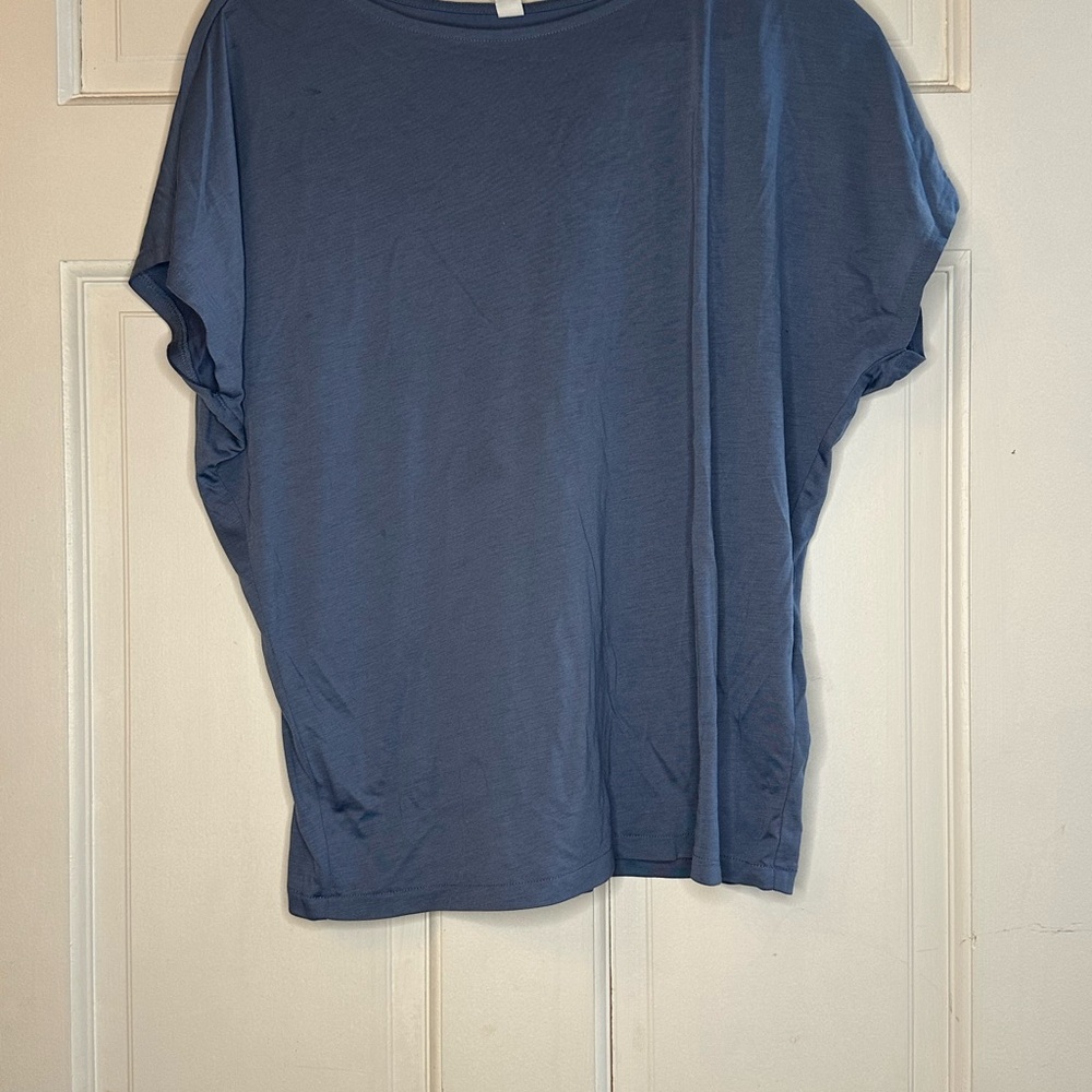 Uniqlo Women's Short Sleeve Top in Blue